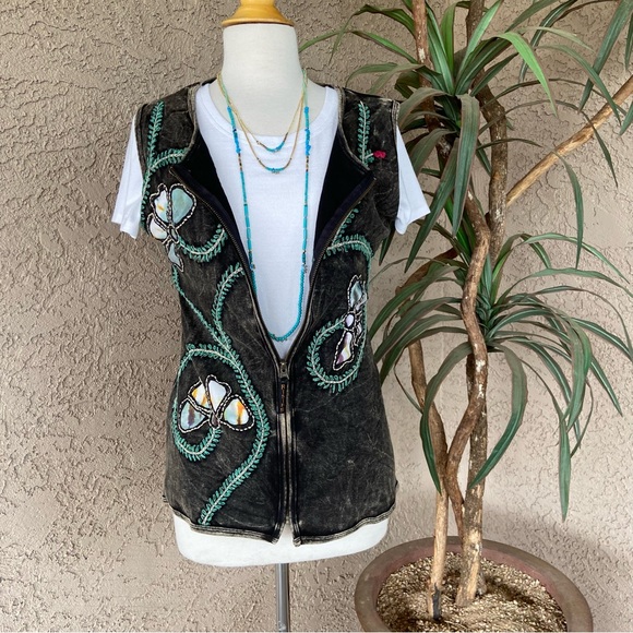 BOHO Zip Up Vest with Embroidered Floral Accents - BRAND NEW - Picture 4 of 14